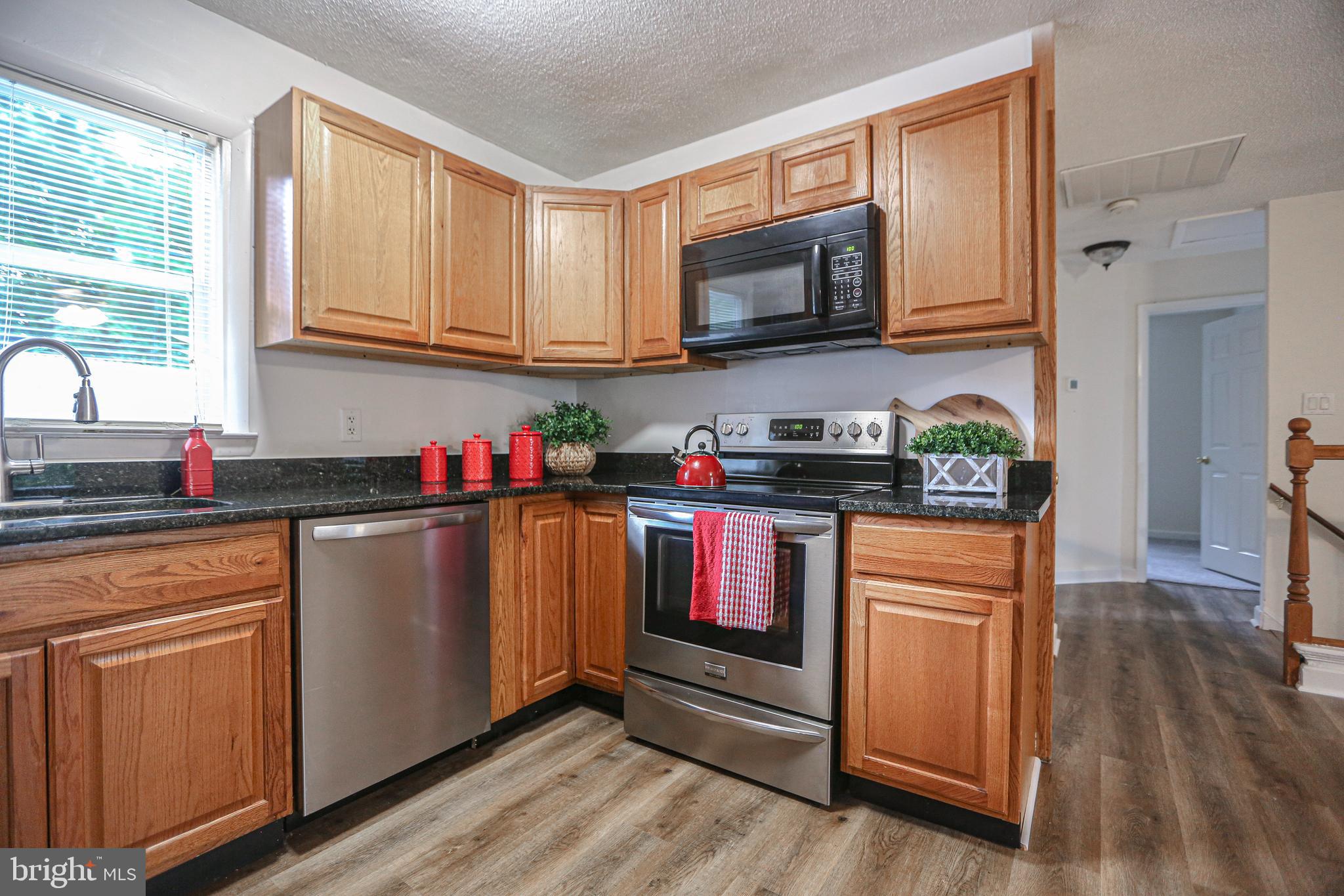 19131 Windsor Road Triangle, VA 22172 - Photo 8 of 47 Gallery Image 8