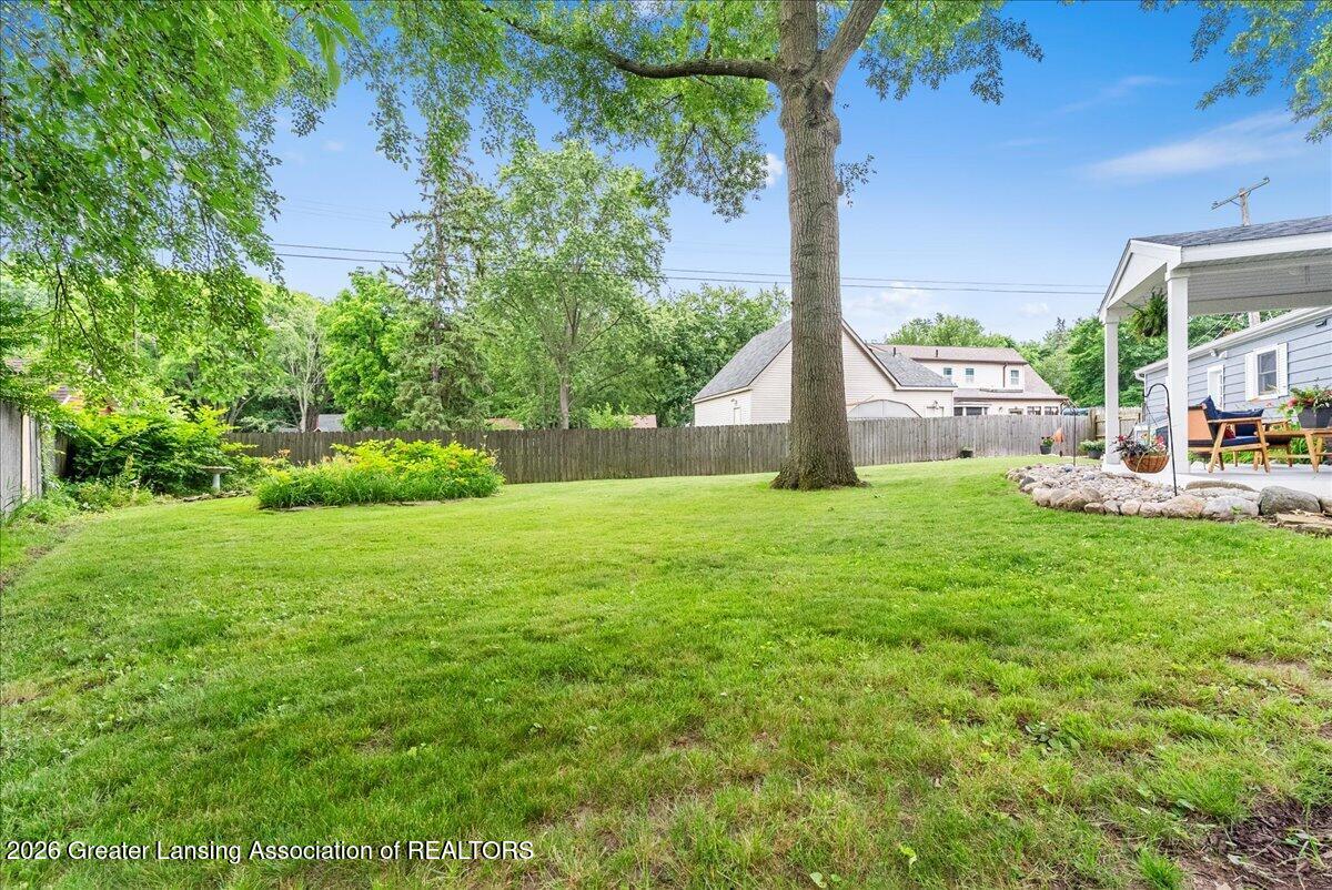 2176 Iroquois Road Okemos, MI 48864 - Photo 30 of 43 40-Media Jett - 18