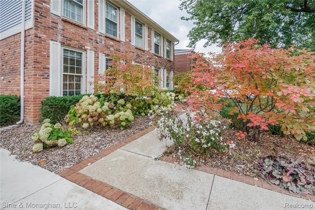 1396 Audubon Road Grosse Pointe, MI 48230 - Photo 4 of 37 004-Front_View-2149105-medium.jpg
