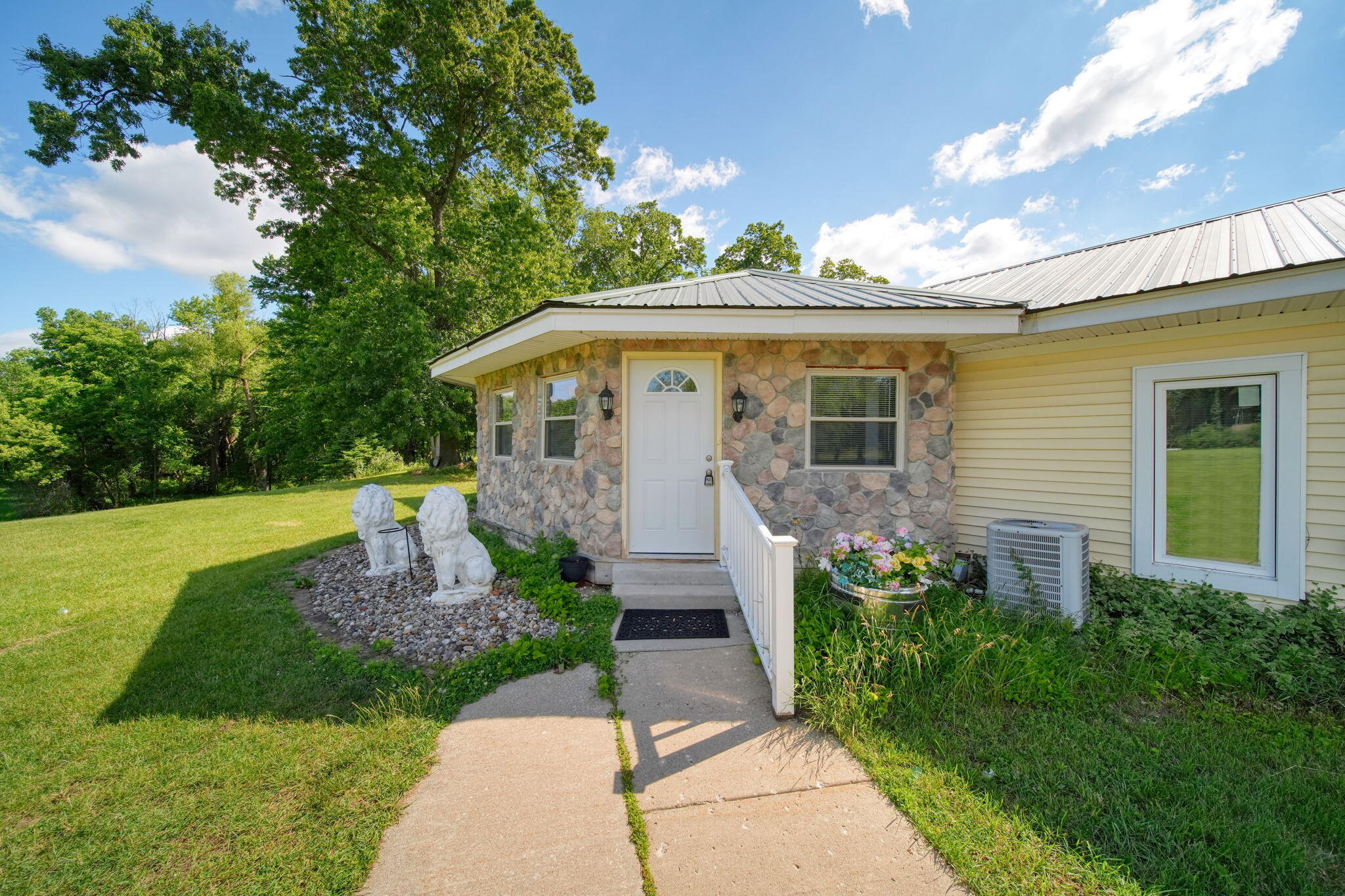 5995 North Sandstone Road Jackson, MI 49201 - Photo 4 of 70 5-web-or-mls-DSC03450_HDR - Copy