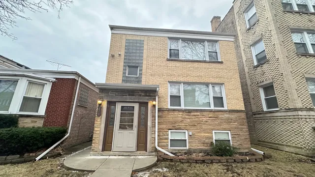 $2,200 | 5715 North Spaulding Avenue, Unit 1, Chicago, IL 60659