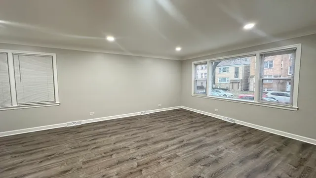 $2,200 | 5715 North Spaulding Avenue, Unit 1, Chicago, IL 60659