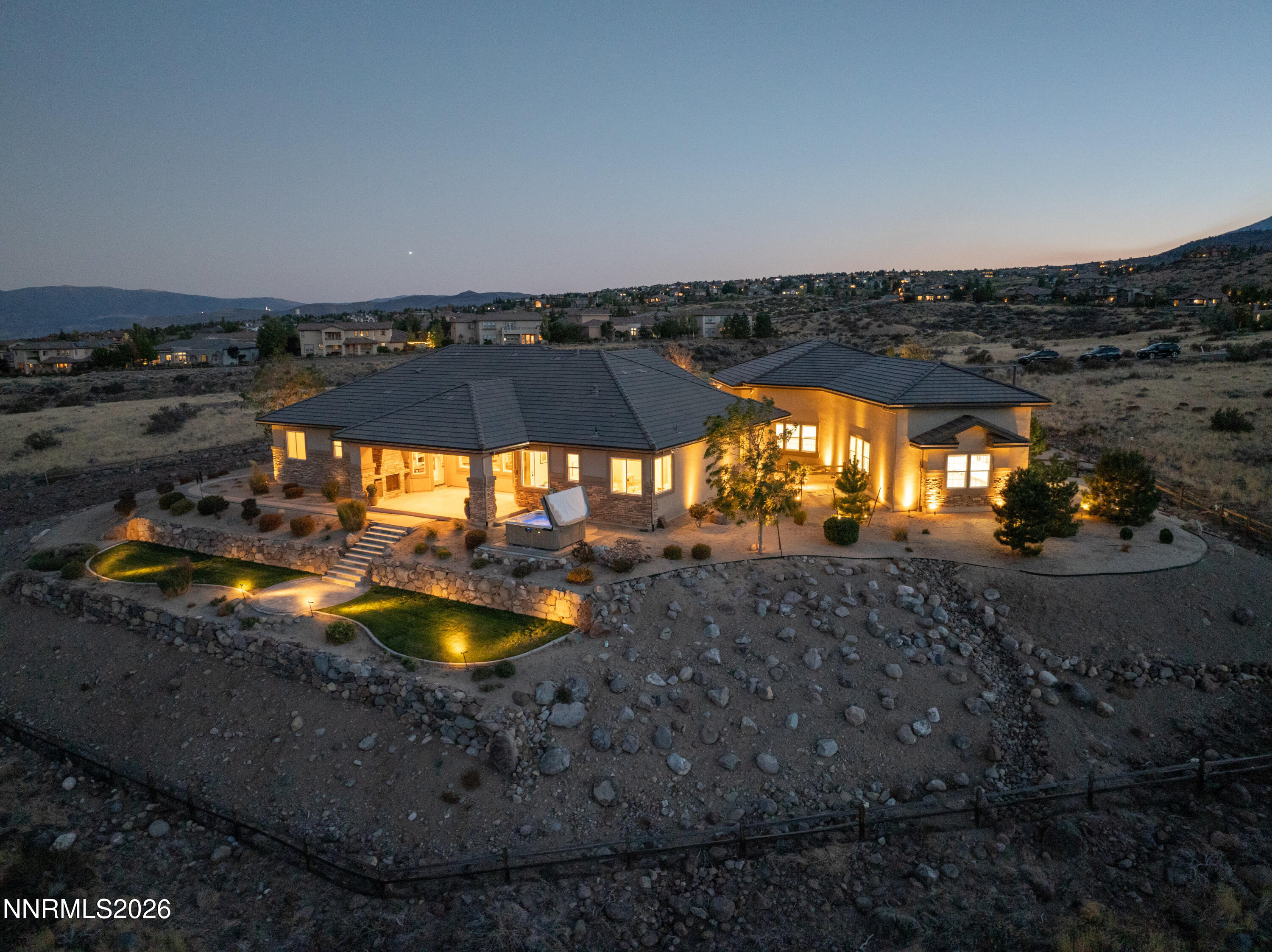 hidden-048_4095_gray_fox_twilight_drone-