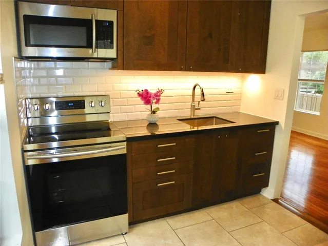 $1,150 | 4334 Jefferson Street, Unit 1/2, Houston, TX 77023