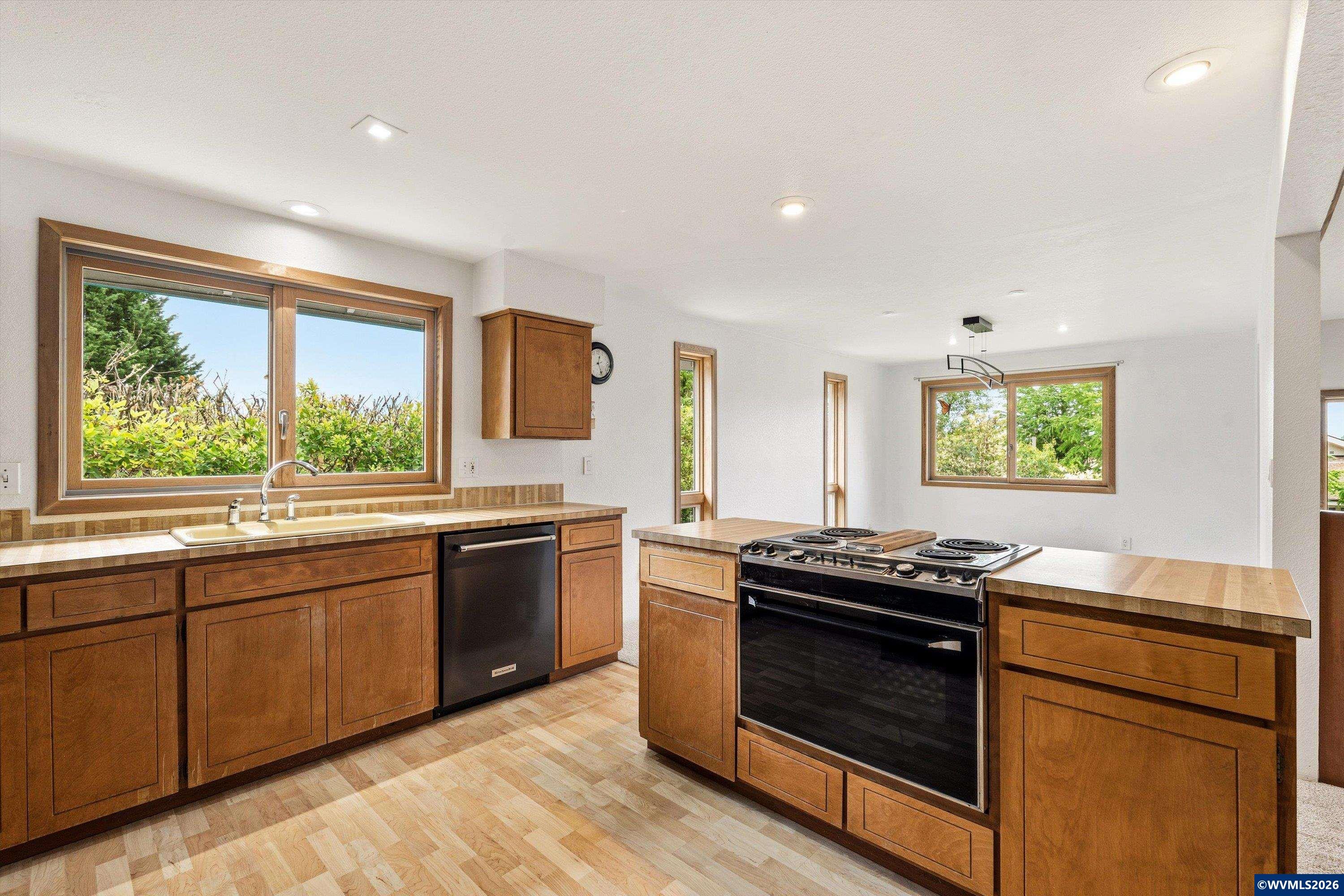 2828 Northwest Angelica Drive Corvallis, OR 97330 - Photo 15 of 49