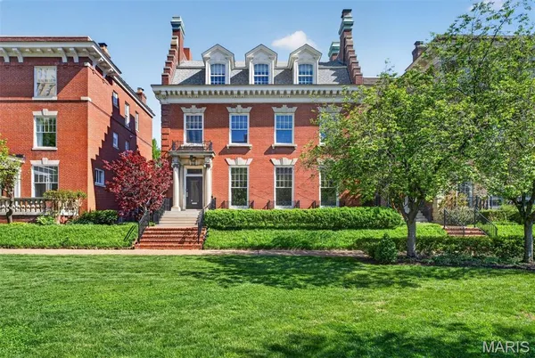 $549,000 | 47 Maryland Plaza, Unit 47C, St. Louis, MO 63108