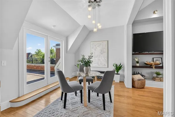 $549,000 | 47 Maryland Plaza, Unit 47C, St. Louis, MO 63108