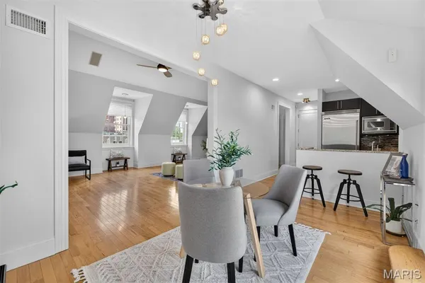 $549,000 | 47 Maryland Plaza, Unit 47C, St. Louis, MO 63108