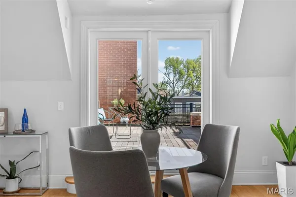 $549,000 | 47 Maryland Plaza, Unit 47C, St. Louis, MO 63108