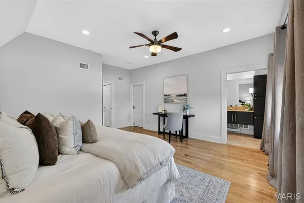 $549,000 | 47 Maryland Plaza, Unit 47C, St. Louis, MO 63108