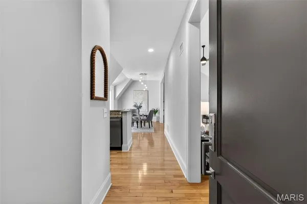 $549,000 | 47 Maryland Plaza, Unit 47C, St. Louis, MO 63108