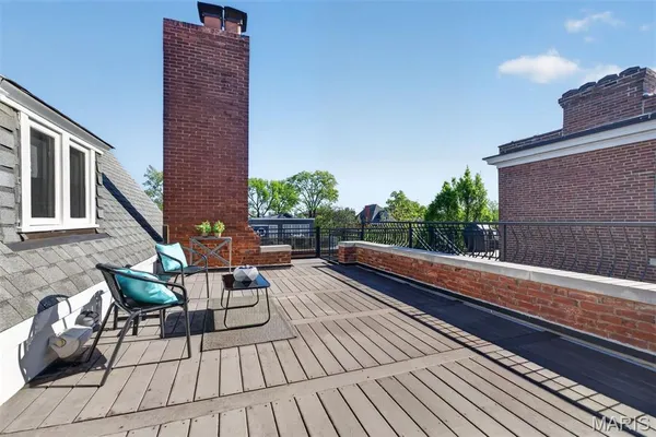 $549,000 | 47 Maryland Plaza, Unit 47C, St. Louis, MO 63108