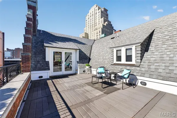 $549,000 | 47 Maryland Plaza, Unit 47C, St. Louis, MO 63108