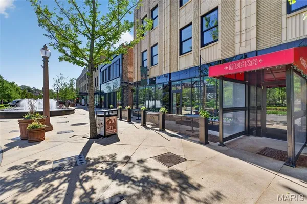 $549,000 | 47 Maryland Plaza, Unit 47C, St. Louis, MO 63108