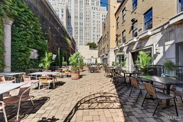 $549,000 | 47 Maryland Plaza, Unit 47C, St. Louis, MO 63108