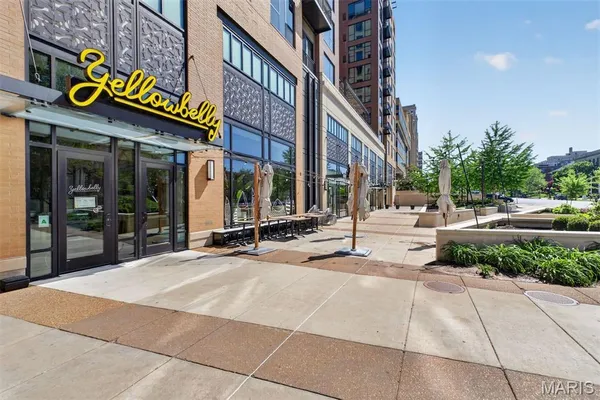 $549,000 | 47 Maryland Plaza, Unit 47C, St. Louis, MO 63108