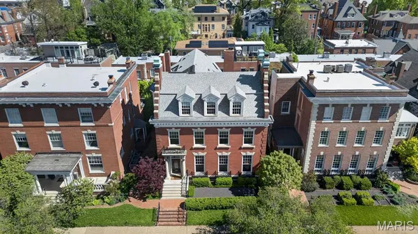 $549,000 | 47 Maryland Plaza, Unit 47C, St. Louis, MO 63108