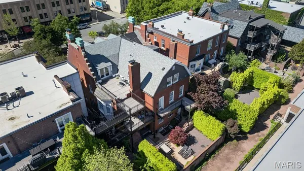 $549,000 | 47 Maryland Plaza, Unit 47C, St. Louis, MO 63108