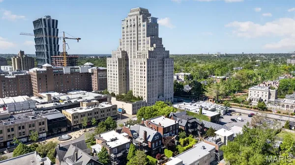 $549,000 | 47 Maryland Plaza, Unit 47C, St. Louis, MO 63108