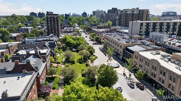 $549,000 | 47 Maryland Plaza, Unit 47C, St. Louis, MO 63108
