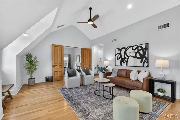 $549,000 | 47 Maryland Plaza, Unit 47C, St. Louis, MO 63108