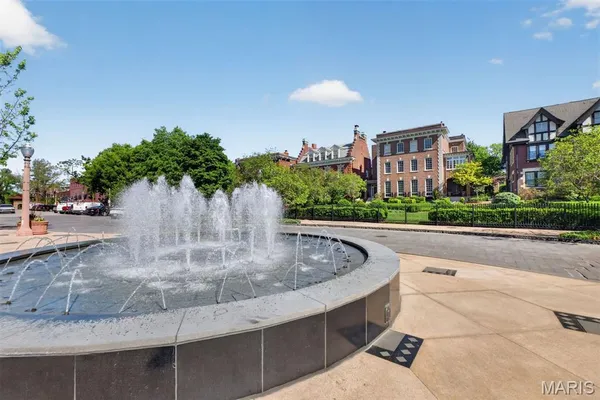 $549,000 | 47 Maryland Plaza, Unit 47C, St. Louis, MO 63108