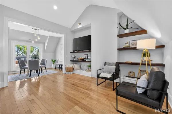 $549,000 | 47 Maryland Plaza, Unit 47C, St. Louis, MO 63108