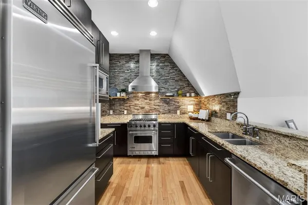 $549,000 | 47 Maryland Plaza, Unit 47C, St. Louis, MO 63108