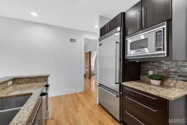 $549,000 | 47 Maryland Plaza, Unit 47C, St. Louis, MO 63108