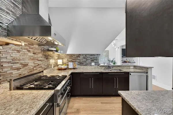 $549,000 | 47 Maryland Plaza, Unit 47C, St. Louis, MO 63108