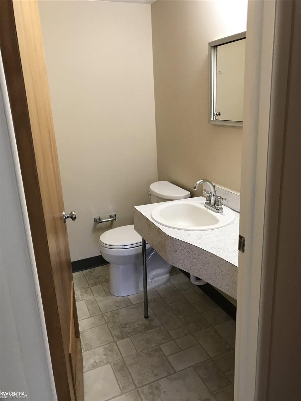 29554 Hoover Road Warren, MI 48093 - Photo 22 of 28 Half bath