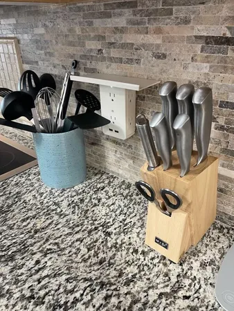 $3,000 | 410 Wilma Circle, Unit 103, Riviera Beach, FL 33404