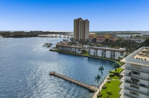 $3,000 | 410 Wilma Circle, Unit 103, Riviera Beach, FL 33404