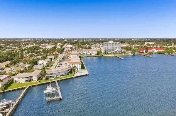 $3,000 | 410 Wilma Circle, Unit 103, Riviera Beach, FL 33404