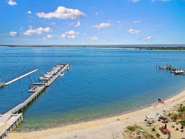 $2,895 | 58 5th Street, Unit F, Highlands, NJ 07732