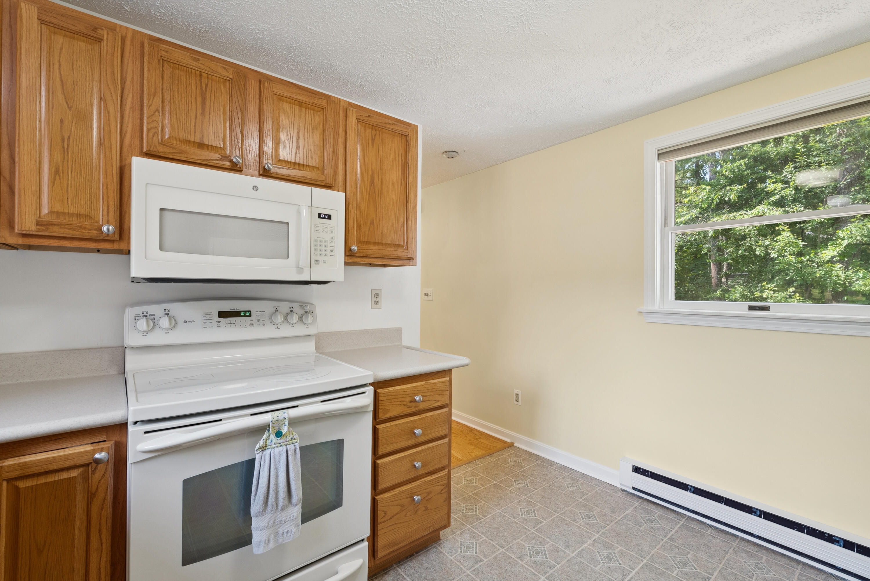13 Cluf Bay Road, Unit 13 Brunswick, ME 04011 - Photo 14 of 43 Kitchen