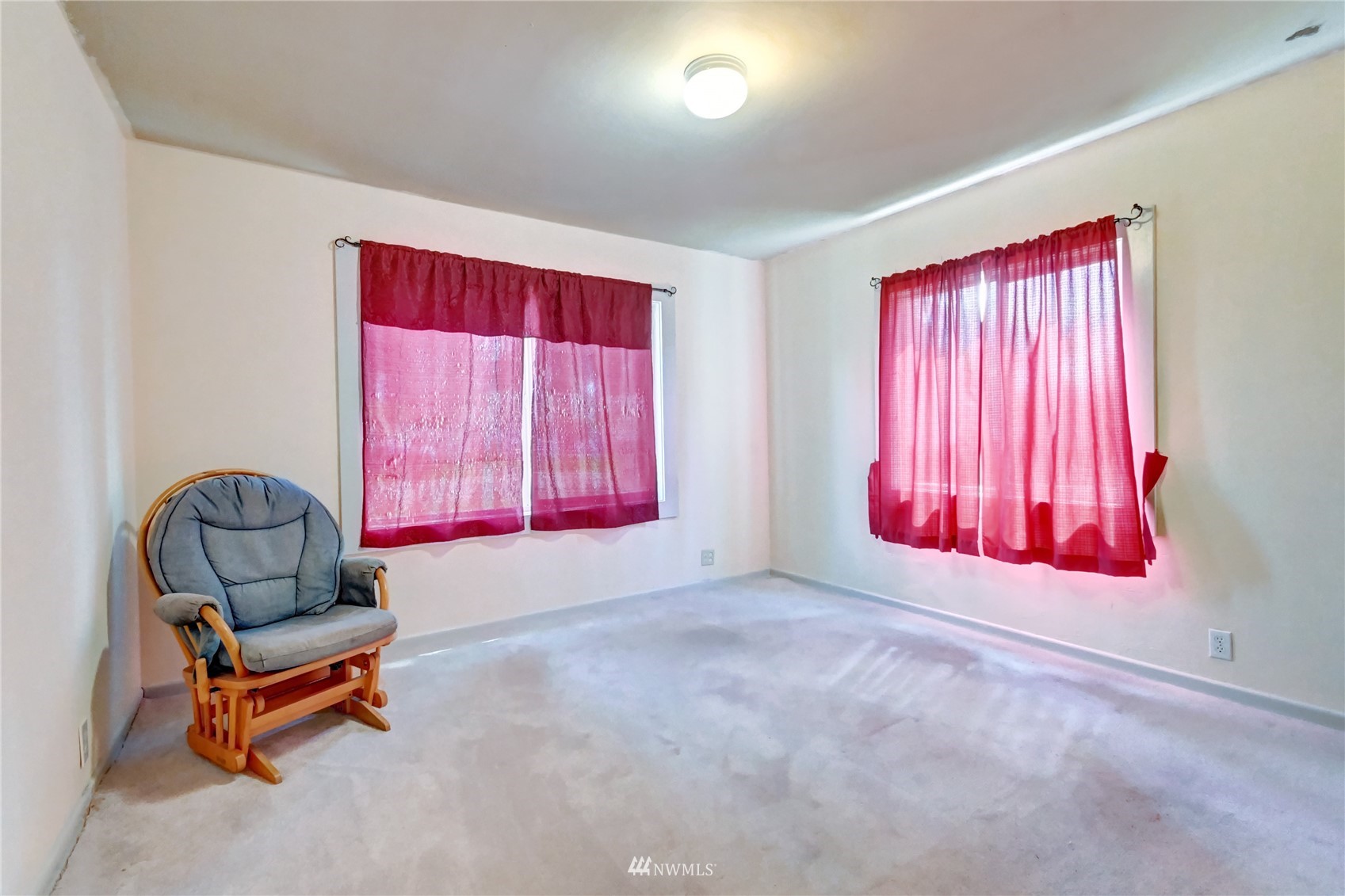 6932 Carson Road Everett, WA 98203 - Photo 14 of 24 a room with furniture and windows