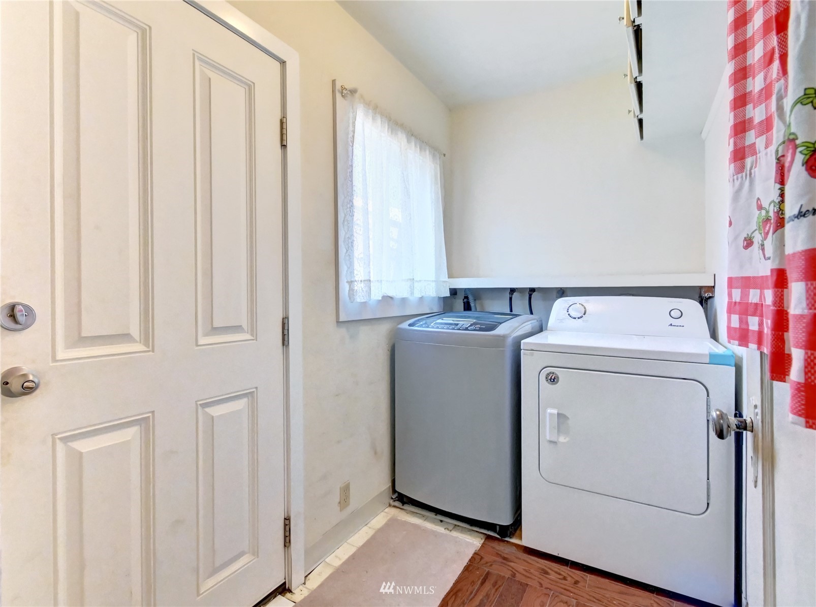 6932 Carson Road Everett, WA 98203 - Photo 21 of 24 a utility room with dryer and washer
