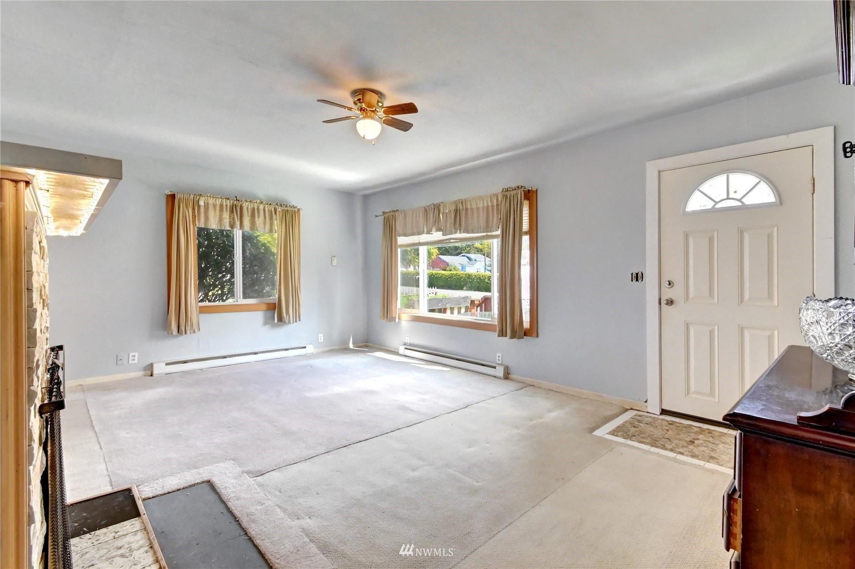 6932 Carson Road Everett, WA 98203 - Photo 4 of 24 a view of an empty room with a window