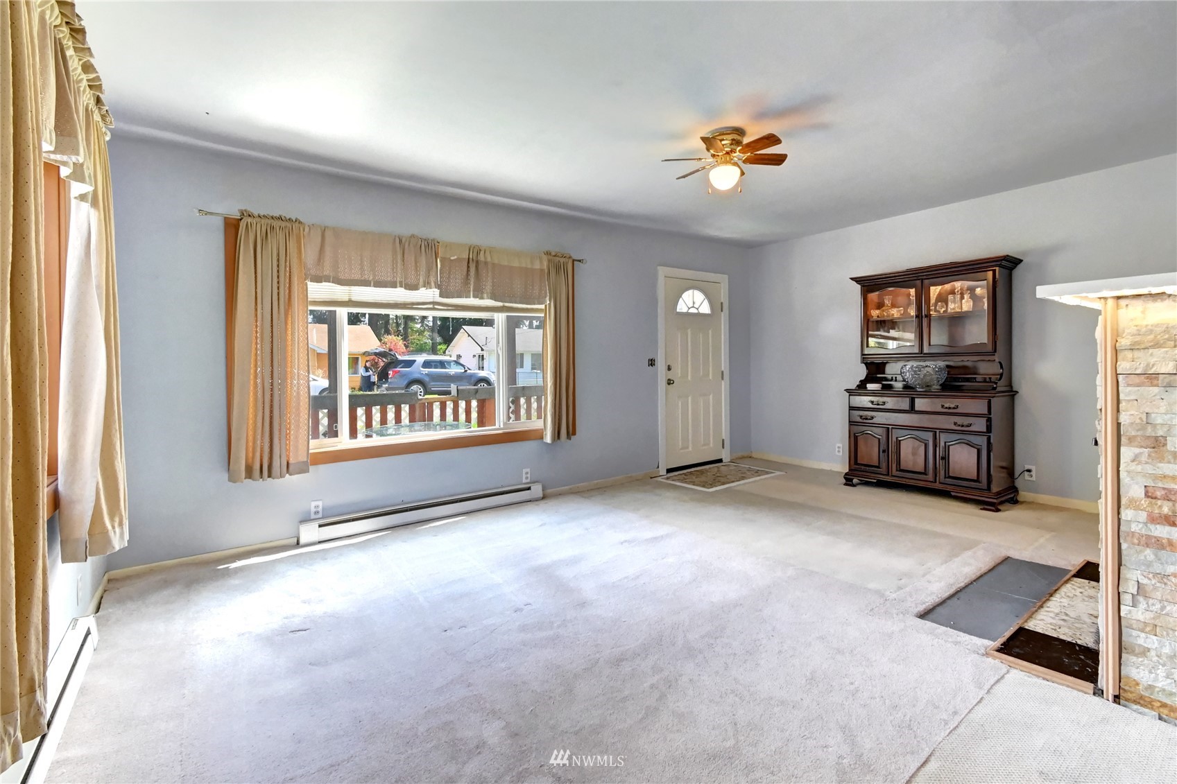 6932 Carson Road Everett, WA 98203 - Photo 6 of 24 an empty room with windows and cabinet