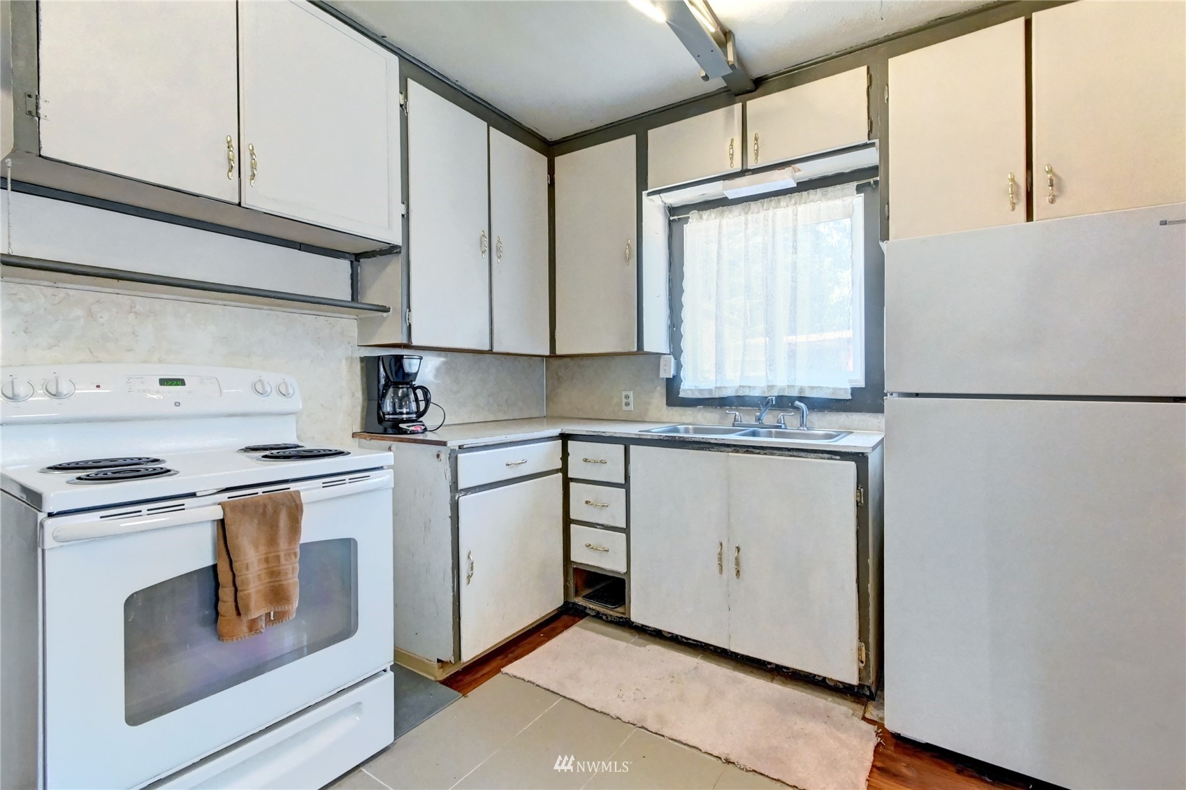 6932 Carson Road Everett, WA 98203 - Photo 9 of 24 a kitchen with stainless steel appliances granite countertop a refrigerator a stove and a sink with granite countertops