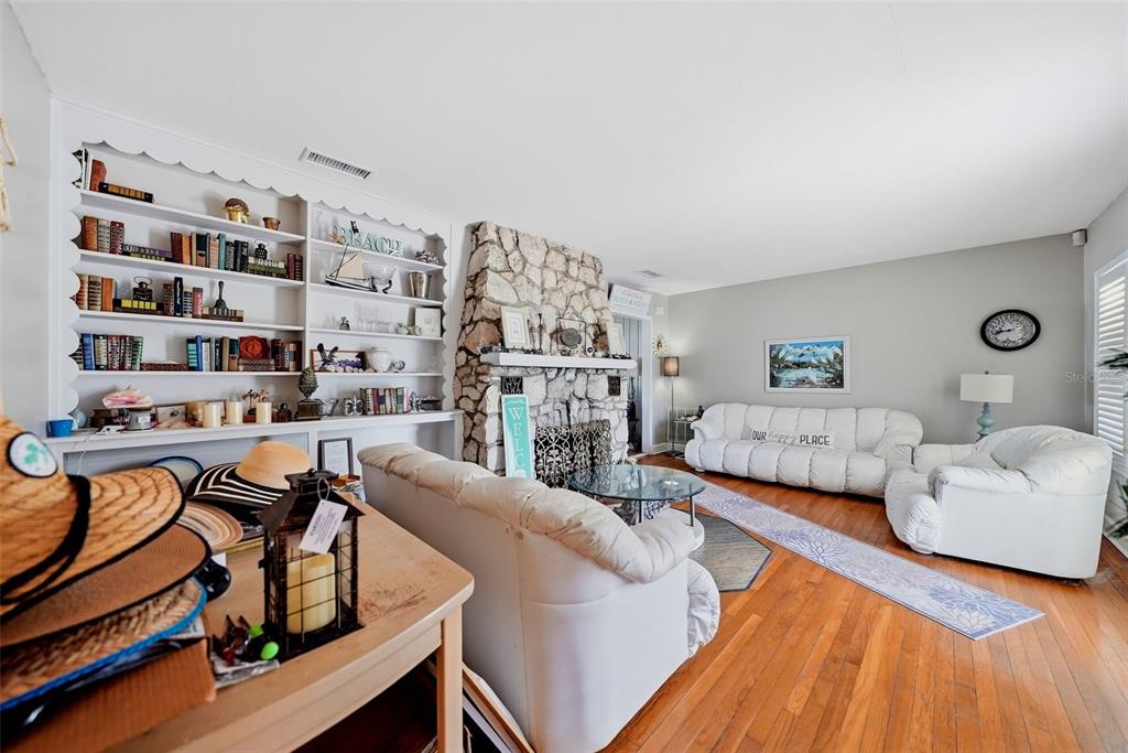 726 Mandalay Avenue Clearwater Beach, FL 33767 - Photo 5 of 49