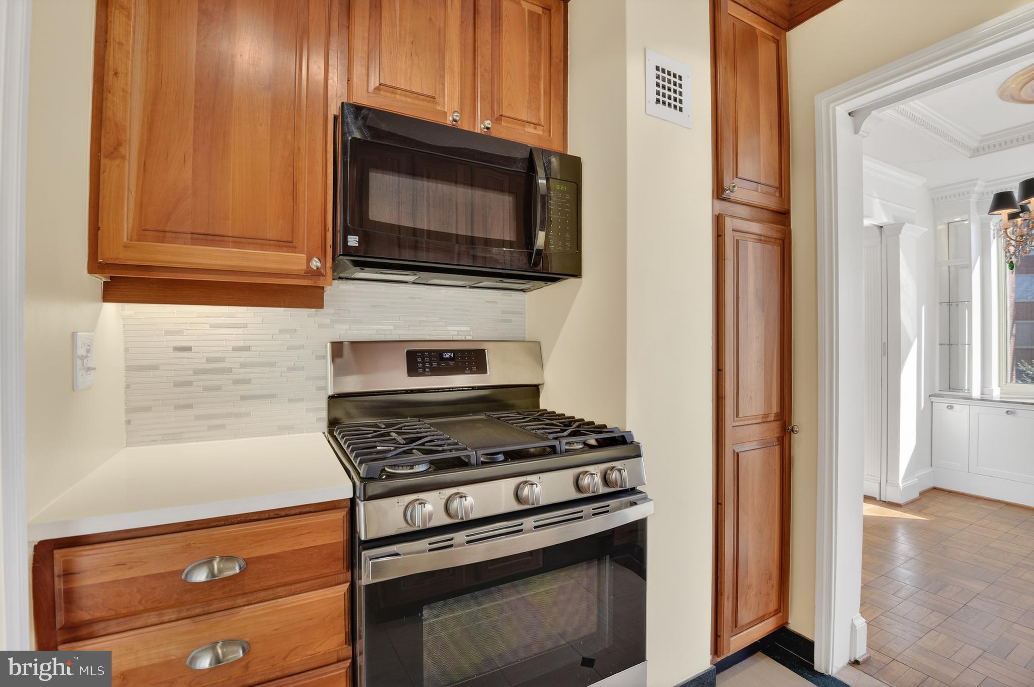 4000 Tunlaw Road Northwest, Unit 415 Washington, DC 20007 - Photo 11 of 28 a kitchen with a stove and a microwave