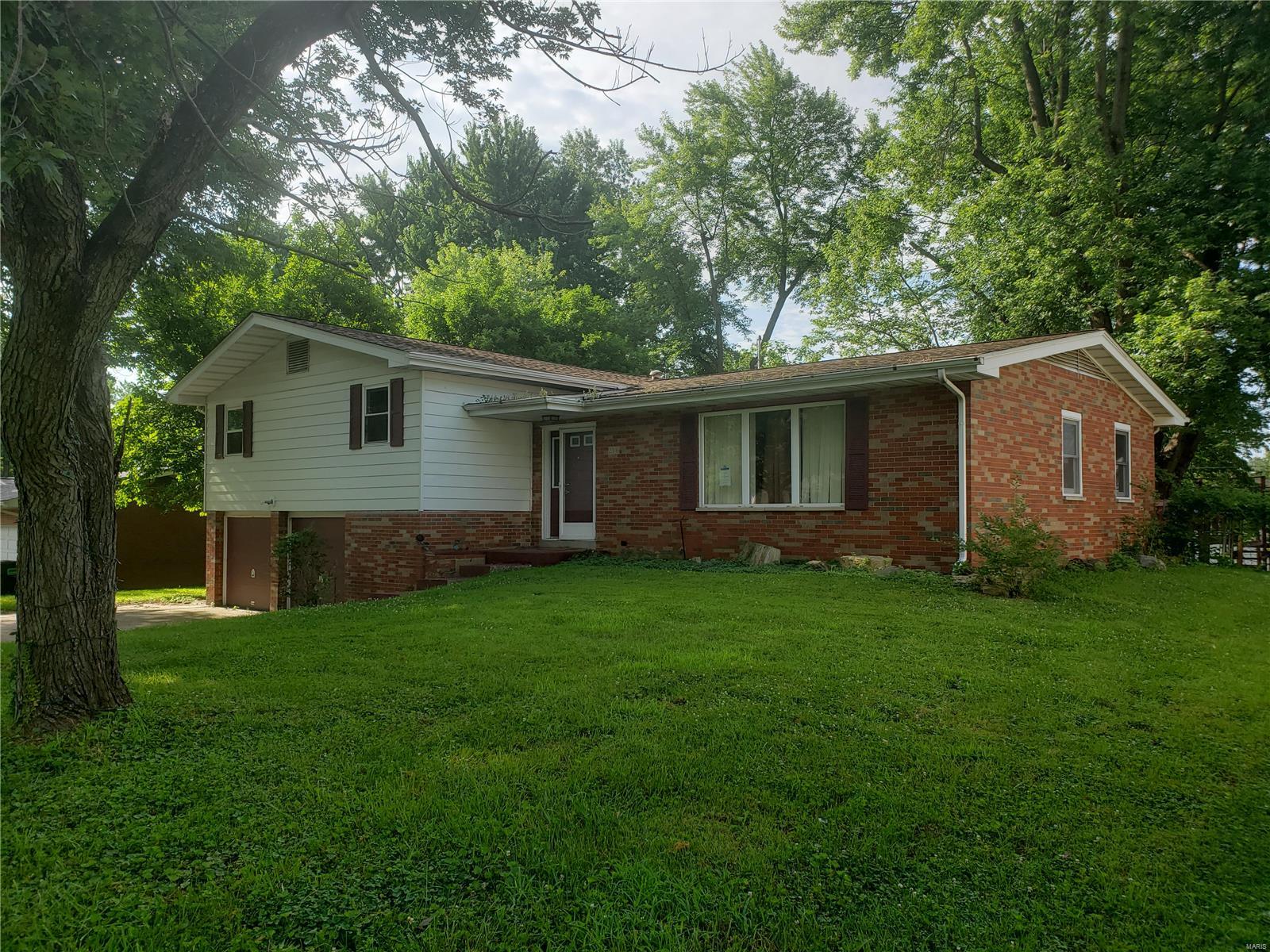 216 Pleasant Ridge Road Fairview Heights, IL 62208 - Photo 2 of 20 Gallery Image 2
