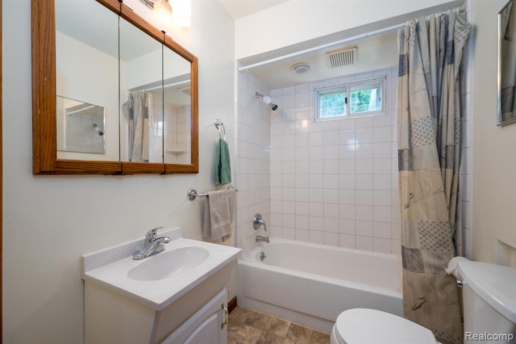23481 Middlebelt Road Farmington Hills, MI 48336 - Photo 4 of 7