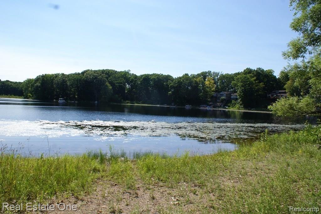 2 McKeen Lake Road Columbiaville, MI 48421 - Photo 3 of 51