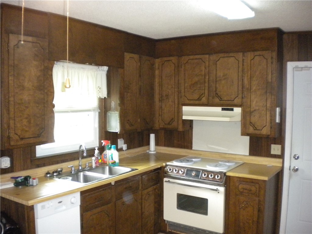 121 Rock Springs Road Belton, SC 29627 - Photo 2 of 21