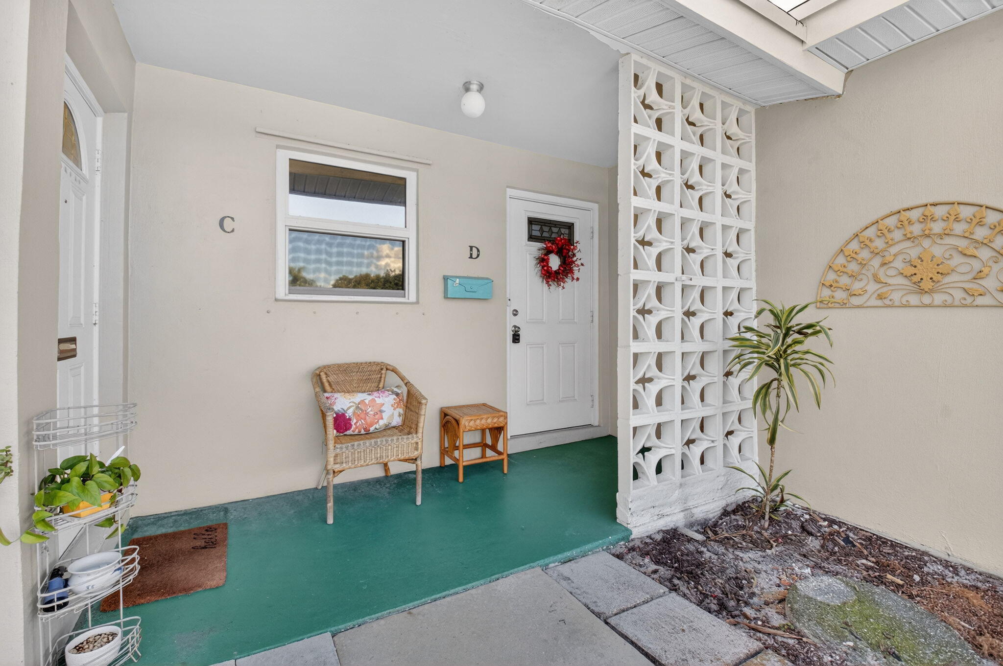 270 High Point Court, Unit D Boynton Beach, FL 33435 - Photo 3 of 41 a living room with furniture and a garden