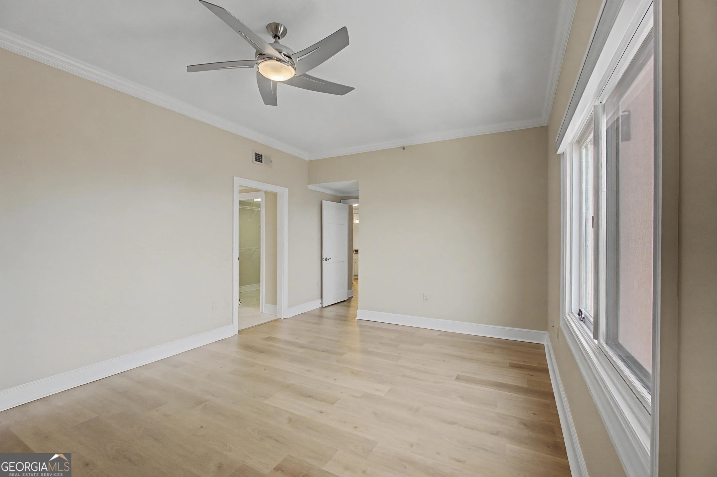 1 7th Street, Unit 1402 Augusta, GA 30901 - Photo 19 of 38 a view of an empty room and a ceiling fan window