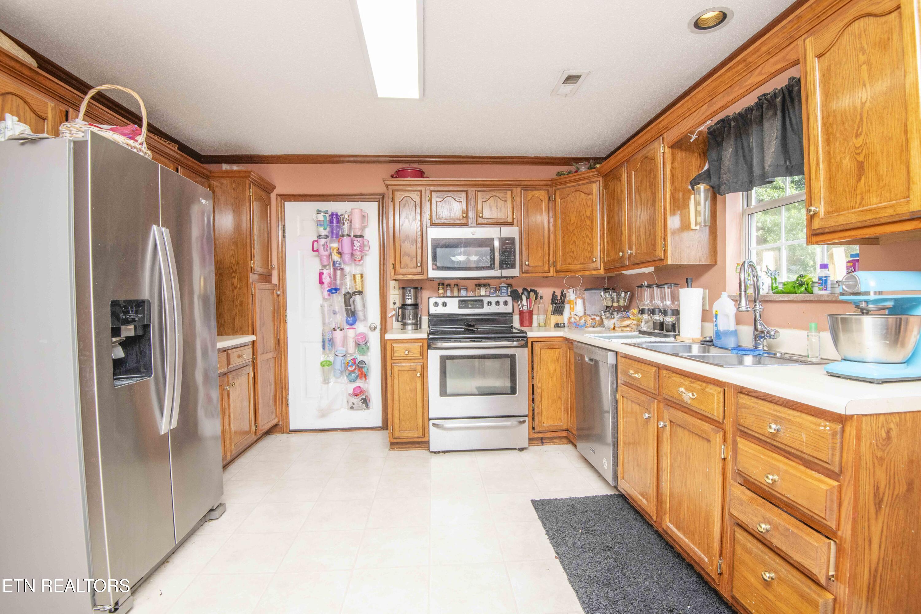 512 Windgate Court Powell, TN 37849 - Photo 10 of 36 Kitchen 2